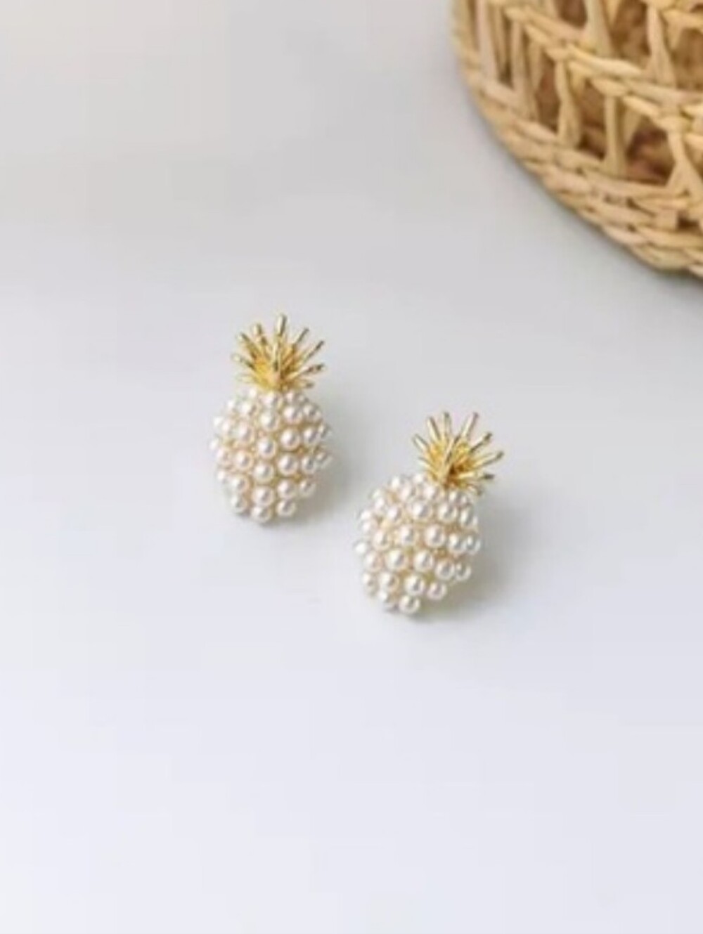 "Royal Appetite" Pearl Gold Pinnapple Stud Earring - Picture 4 of 6